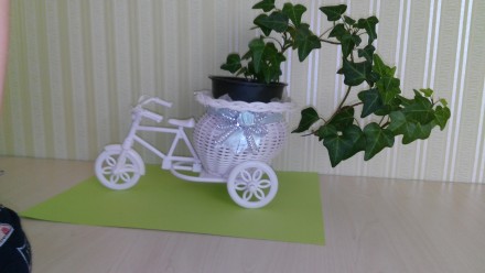 Белый трехколесный велосипед - подставка для цветов,декоративная ваза, длина 21 . . фото 6