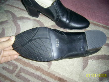 фабричная обувь, качественная, легкая и очень удобная. При ходьбе каблук не ощущ. . фото 4