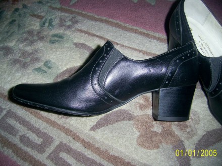 фабричная обувь, качественная, легкая и очень удобная. При ходьбе каблук не ощущ. . фото 3