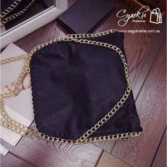 Женская оригинальная сумочка в черном цвете. Она представляет копию сумки Стелла. . фото 3