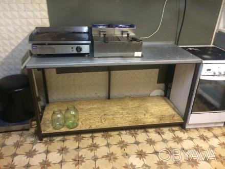 Продам стол кухонный металлический под оборудование с полкой под кастрюли, с нер. . фото 1