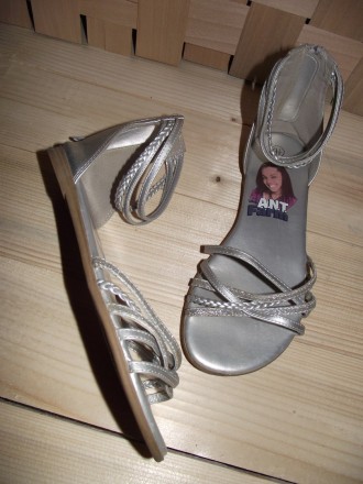 Продаю фірмове, оригінальне і найголовніше - якісне взуття з США
Босоніжки "A.N. . фото 4