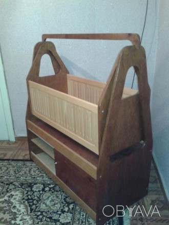 В Харькове продам кроватку люльку в хорошем состоянии. Внизу имеються ящички для. . фото 1