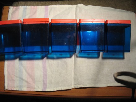 Набор для специй: 5 прямоугольных пластмассовых баночек с крышками на подвеске. . . фото 4