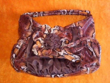Новаяс сумка женская, качественная экокожа, вставка атлас и замш, по бокам удобн. . фото 2