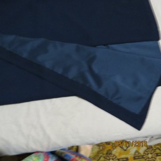 Очень нарядная,длинная юбка синего цвета на подкладке с запахом.Пояс на спине-ре. . фото 4