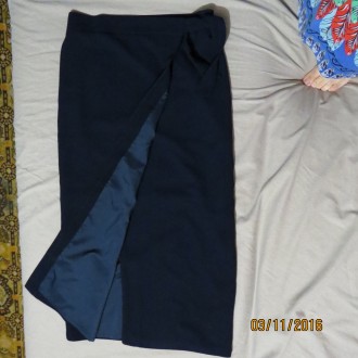Очень нарядная,длинная юбка синего цвета на подкладке с запахом.Пояс на спине-ре. . фото 3