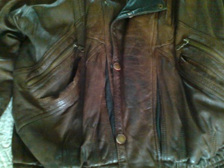 Куртка кожаная демисезонная, размер 52. Замеры: длинна по спине 65см; подмышки 6. . фото 5