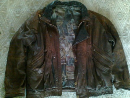 Куртка кожаная демисезонная, размер 52. Замеры: длинна по спине 65см; подмышки 6. . фото 6