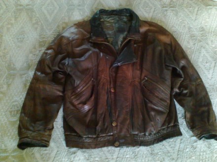 Куртка кожаная демисезонная, размер 52. Замеры: длинна по спине 65см; подмышки 6. . фото 2