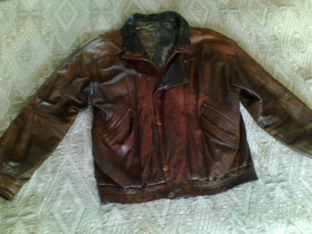 Куртка кожаная демисезонная, размер 52. Замеры: длинна по спине 65см; подмышки 6. . фото 3