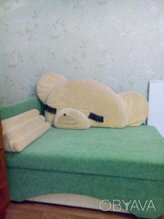 Продам детский диван-кровать. Под ним имеется ниша для белья. Легко раскладывает. . фото 1