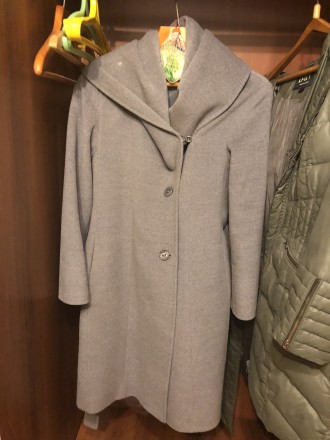 Очень красивое пальто , покупали в магазине на Ришельевской за 6000 гривен, нату. . фото 2