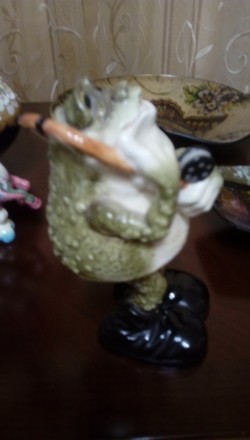 Статуетка подвижная лягушка -рыбак. . фото 2