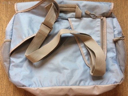сумка молодежная из непромокаемой ткани
очень удобная, два отделения, много кар. . фото 6