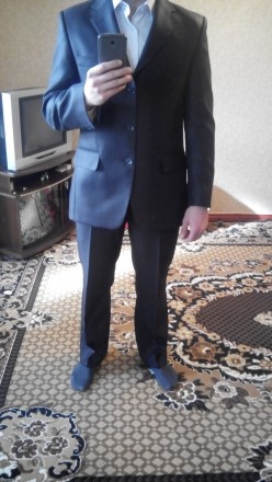 Продаю мужской костюм в отличном состоянии. Тёмно-синий цвет. Длина рукавов 63см. . фото 2