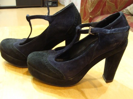 Замшевые туфли на каблуке, платформе с пряжкой. Цвет сине-черный. Привезены из И. . фото 4
