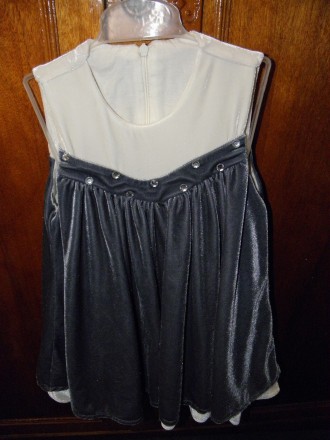 Велюровое серое платье с паетками, от кокетки расклешенное, спинка на молнии,шир. . фото 3