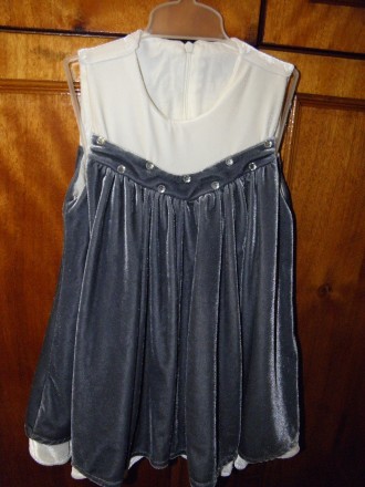 Велюровое серое платье с паетками, от кокетки расклешенное, спинка на молнии,шир. . фото 2