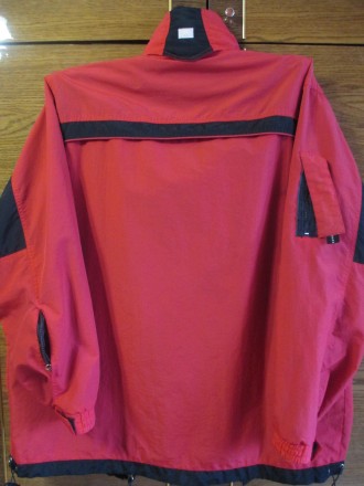 Курточка мужская,легкая, фирмы Quiksilver, на молнии с капюшоном(прячущий в воро. . фото 4
