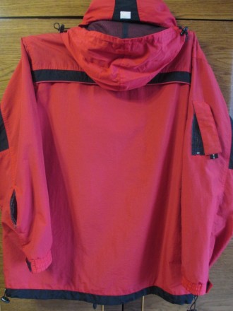 Курточка мужская,легкая, фирмы Quiksilver, на молнии с капюшоном(прячущий в воро. . фото 5
