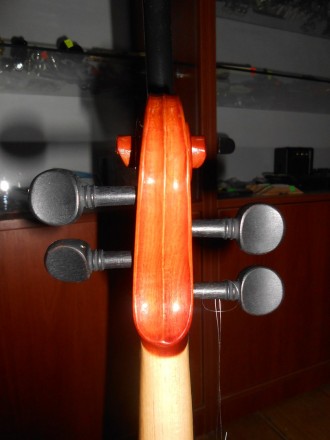 Полноразмерная скрипка Maxtone TV4/4 P почти полностью изготовлена из клена. Cкр. . фото 3