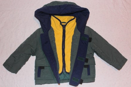 Демисезонная куртка на 86-92 р. Вставка из флиса на молнии, капюшон не отстегива. . фото 3