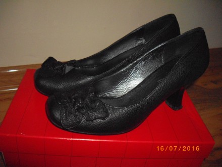Продам туфли кожа 37р,в новом состоянии,обуты 1раз,но оказались маловаты,очень к. . фото 2