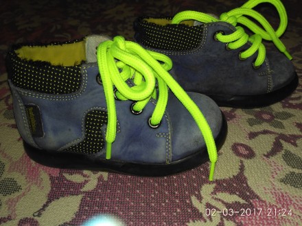 Хорошенькие,яркие ботиночки,на шнурках,хорошо фиксируют ножку,по стельке 13 см,2. . фото 3