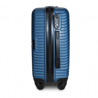 
Предлагаем к покупке среднего размера пластиковый чемодан Fly 2702 польского пр. . фото 9