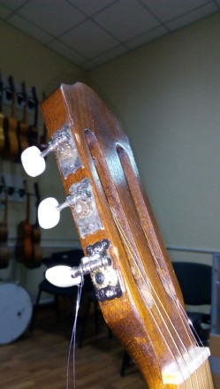 Гитара производства Львовской музыкальной фабрики. Идеальность внешнего вида вид. . фото 3