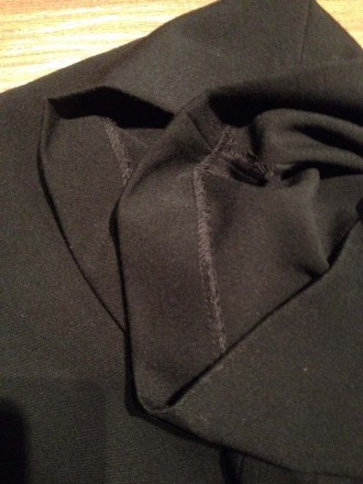 Длинные чёрные брюки H&M
Новые. Не мнутся. Ткань немного тянется.
длина от поя. . фото 3