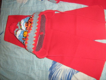 Шапка+шарфик,детские,цвет-красный,шарфик длина 139см,
зимние теплые,состояние б. . фото 4