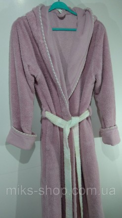 Женский мягкий розовый халат с вшитым капюшоном, имеет карманы и пояс. Размер 38. . фото 11