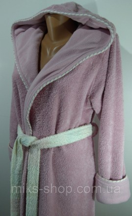 Женский мягкий розовый халат с вшитым капюшоном, имеет карманы и пояс. Размер 38. . фото 5