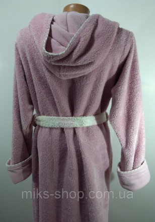 Женский мягкий розовый халат с вшитым капюшоном, имеет карманы и пояс. Размер 38. . фото 6