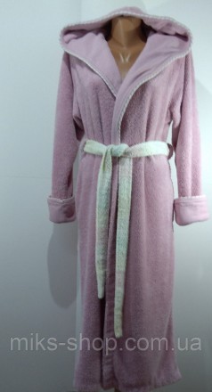Женский мягкий розовый халат с вшитым капюшоном, имеет карманы и пояс. Размер 38. . фото 3