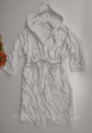 Белый женский халат с капюшоном. Размер М. Ткань 100% коттон. Халат имеет карман. . фото 3