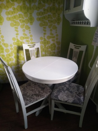 Продаётся комплект, белый круглый стол, раскладной (в овальный), диаметр 80см.. . . фото 7