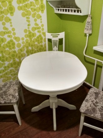 Продаётся комплект, белый круглый стол, раскладной (в овальный), диаметр 80см.. . . фото 6