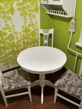Продаётся комплект, белый круглый стол, раскладной (в овальный), диаметр 80см.. . . фото 3