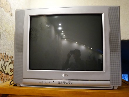 Телевизор LG RT-21CC25M, сборка - Украина (под ремонт - едва работает), внешне -. . фото 2