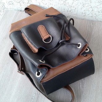 Кожаный городской рюкзак выполнен из натуральной кожи двух цветов : черной и кор. . фото 6