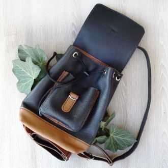 Кожаный городской рюкзак выполнен из натуральной кожи двух цветов : черной и кор. . фото 4