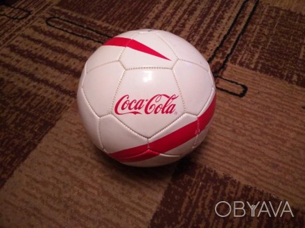 Продам футбольный мяч атрибутики Кока-кола В наличии 2 штуки Новые. . фото 1
