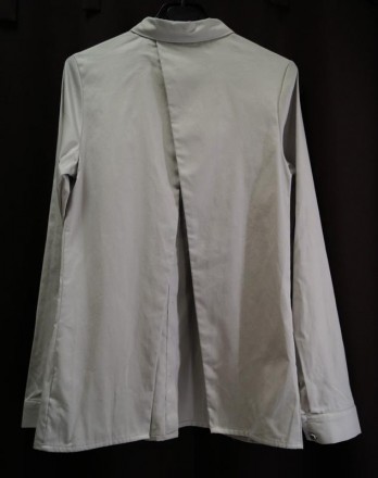 Очень стильная блуза серого цвета с металлическим отливом . Сзади есть размер , . . фото 4
