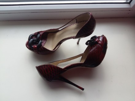 Очаровательные оригинальные туфли на лето вишнево-красного цвета. Бренд O'SHADE.. . фото 2