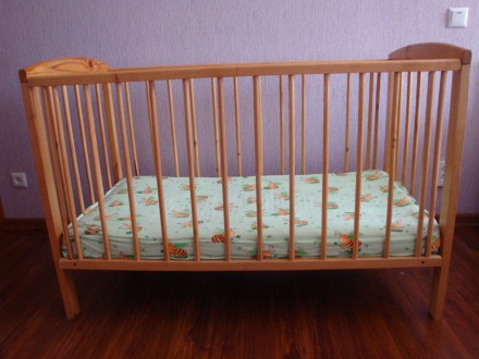 продам дитяче ліжечко (матрас одіяло подушка і 2 набори постелі рожева і салатов. . фото 2