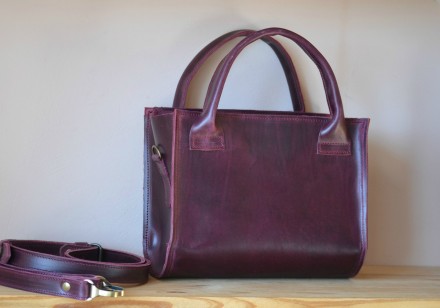 Очень компактная и привлекательная женская сумочка, однако она остается очень фу. . фото 4