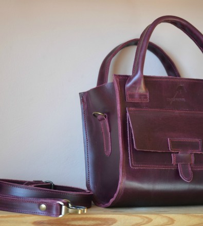 Очень компактная и привлекательная женская сумочка, однако она остается очень фу. . фото 3